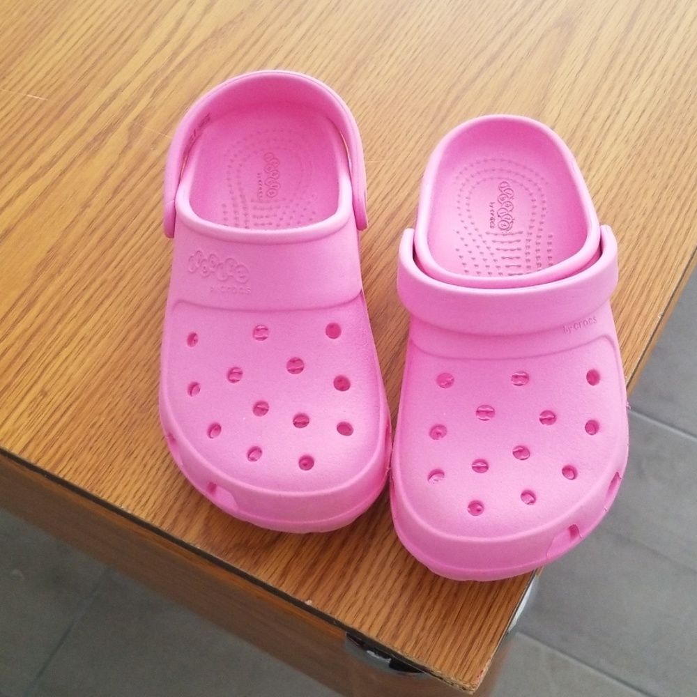 Girls pink crocs